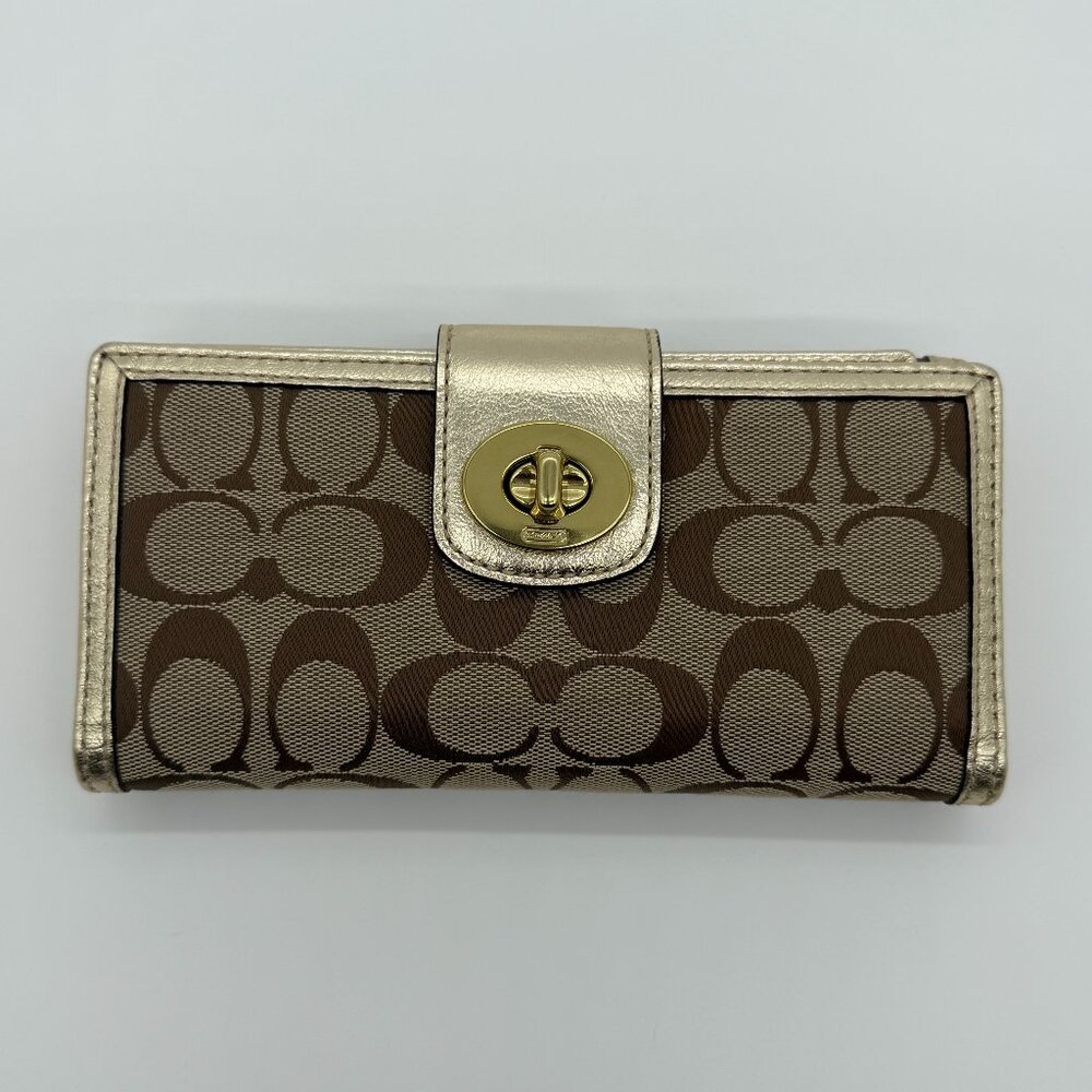 Beautiful Classic Signature Coach Wallet